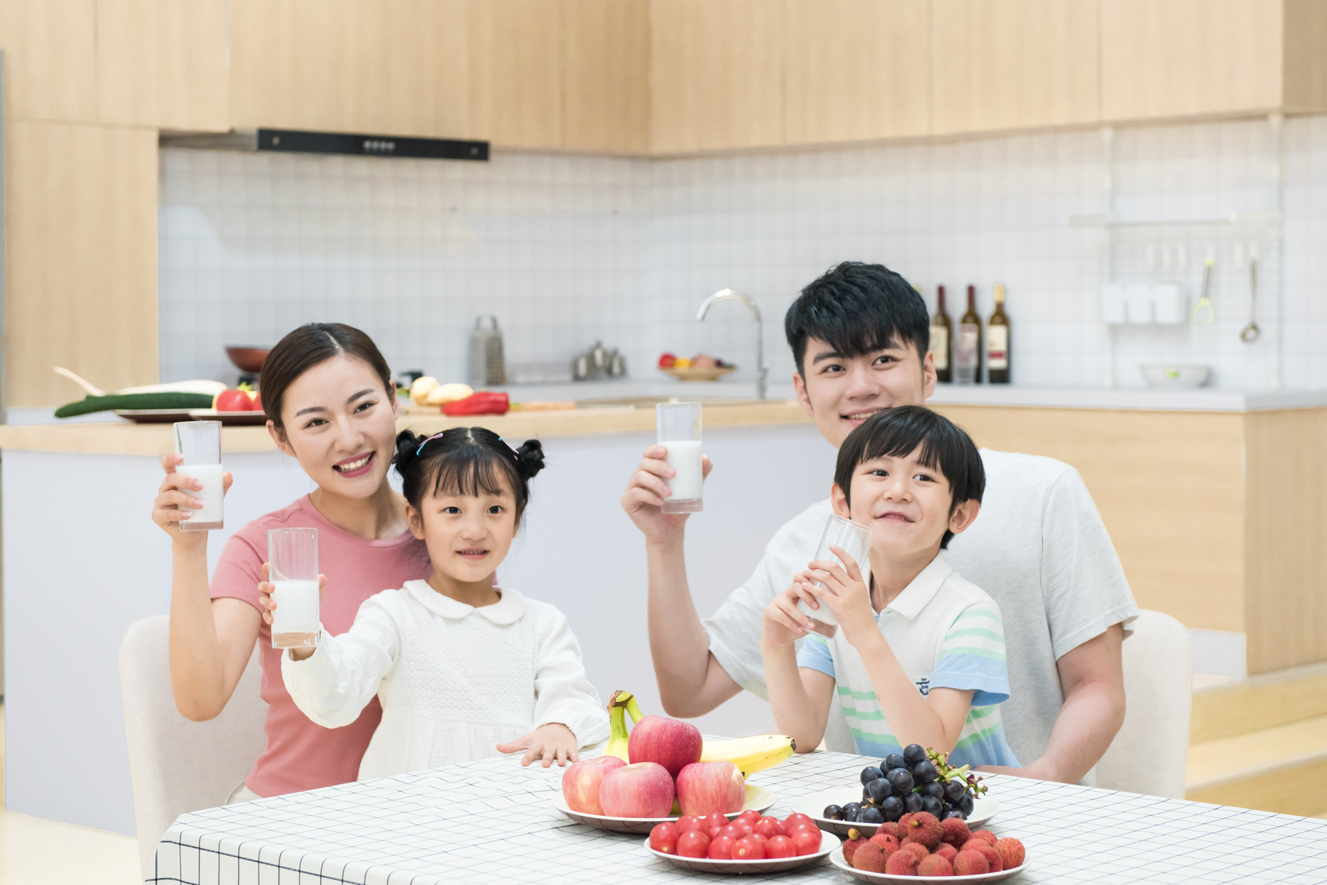 羊奶粉排行榜10強(qiáng)哪個好？應(yīng)該選擇哪些成分的羊奶粉？